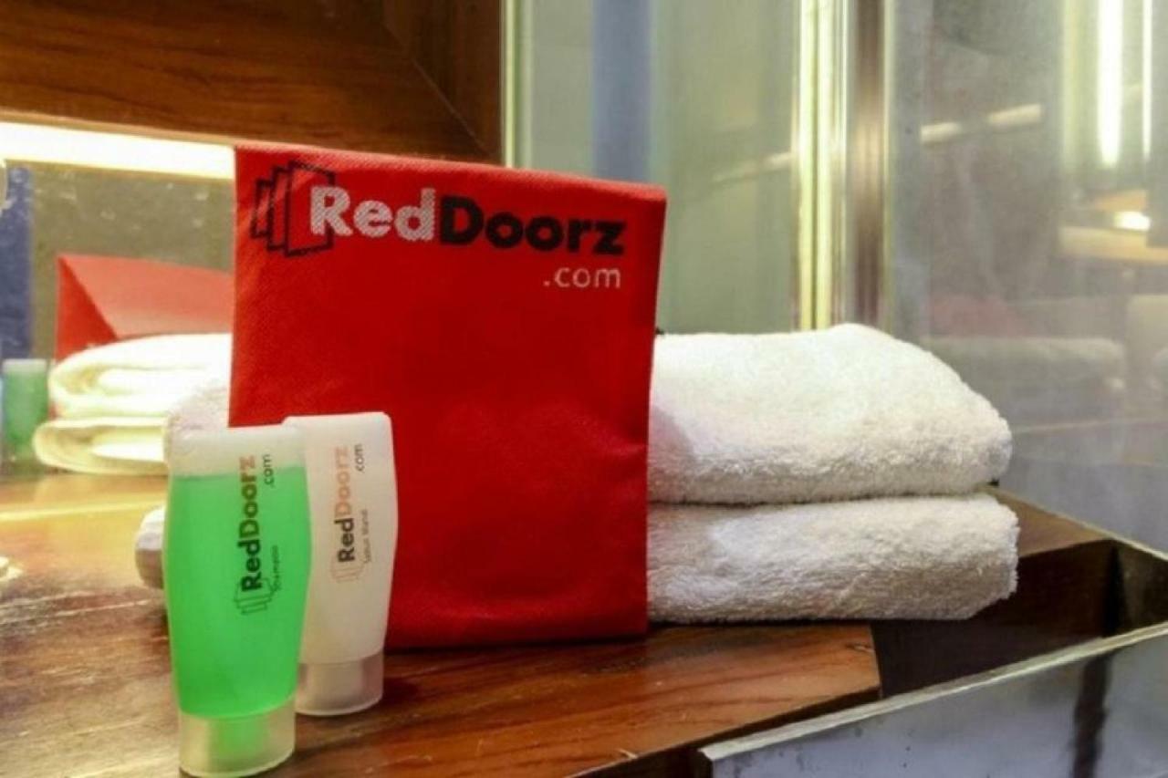 Reddoorz @ Supratman Street Bandung Exterior foto